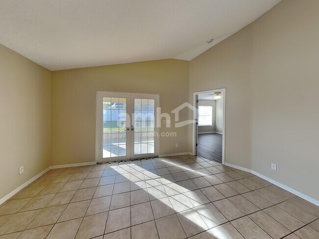 Building Photo - 2465 Saint Pauls Dr