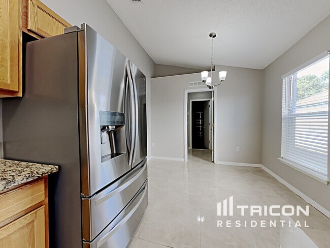 Foto del edificio - 7346 Prosperity Park Rd N