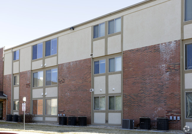 Building Photo - Spring Hollow Apartments