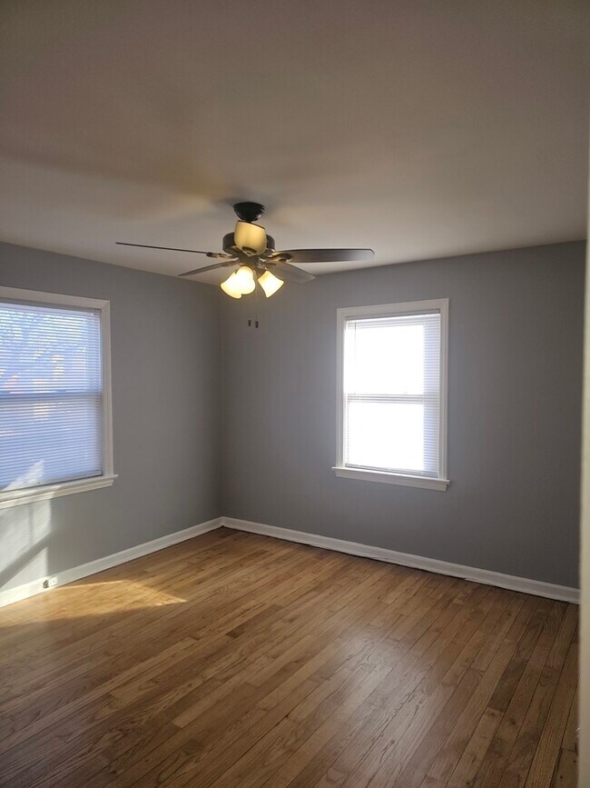 Foto del edificio - 7630 S Jeffery Blvd