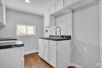Building Photo - 546 55th St