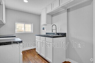 Building Photo - 546 55th St