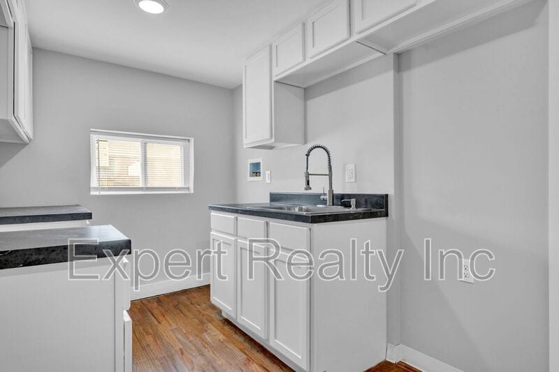 Primary Photo - 546 55th St