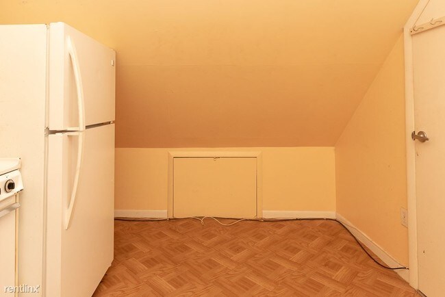 Building Photo - 5054 W Newport Ave