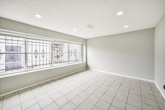 Foto del edificio - 7059 Chasewood Dr