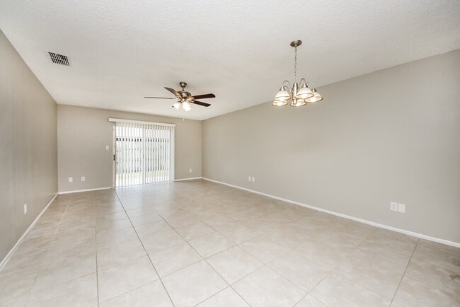 Building Photo - 3210 Tomahawk Dr