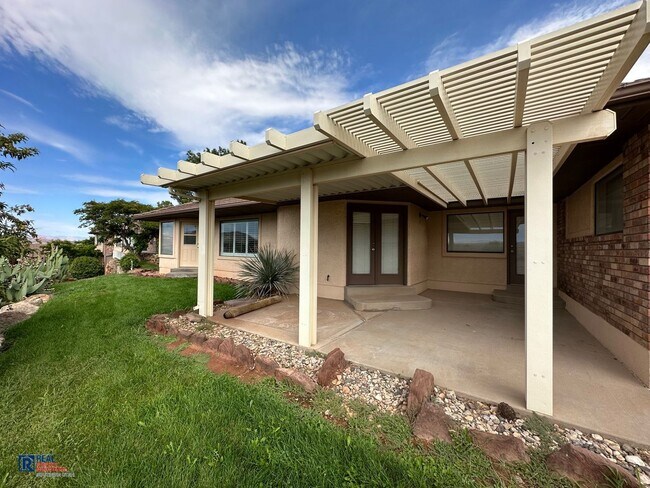 Foto del edificio - Legacy Townhome