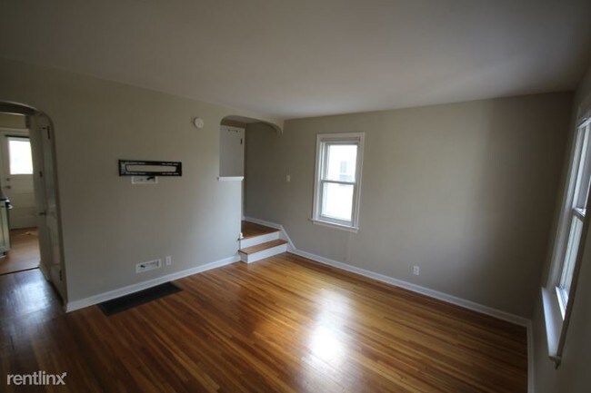 Building Photo - 2 br, 1 bath Condo - 1478 Elmwood Ave