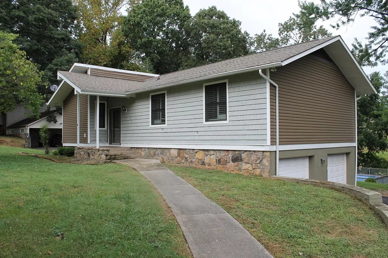 Main Front - 1500 Pine Springs Rd