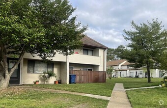 Building Photo - 2142 Rhododendron Ct
