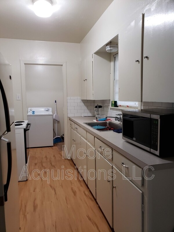 Primary Photo - 1308 N Travis St