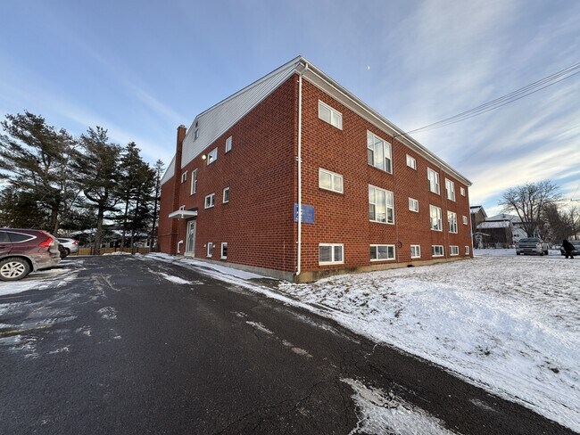 Photo du bâtiment - 185 McSweeney Ave