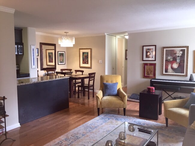 Living Room - 1339 N Dearborn St