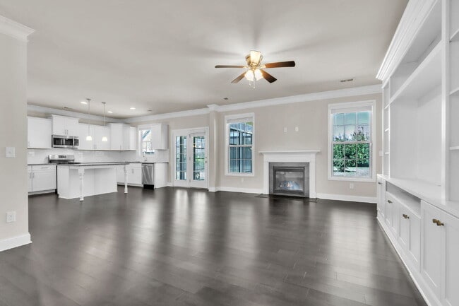 Foto del edificio - 4BR/3BA Luxury Home with Bonus Room, Screened Porch & Fenced Yard $2,600/mo rent