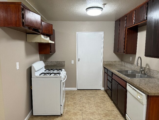 Foto del edificio - 17464 Upland Ave