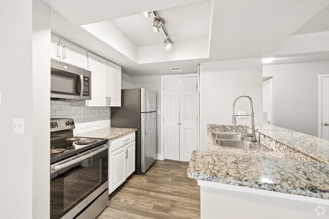 A3 1BR, 1BA - 710SF - Kitchen - Waterside Apartments Tulsa