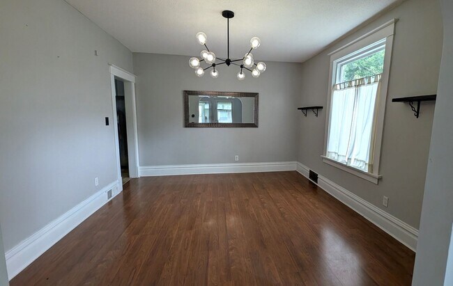 Foto del edificio - 1284 Montgomery Ave