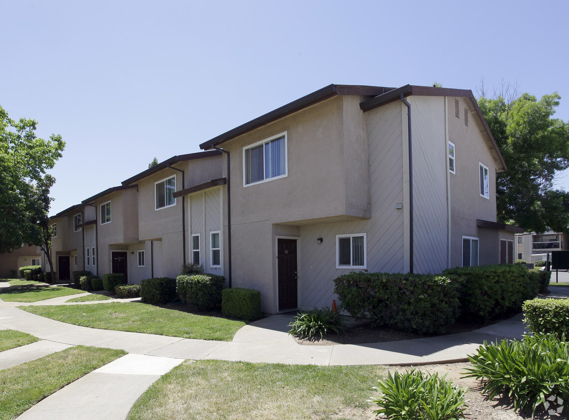 Primary Photo - College View Apartments