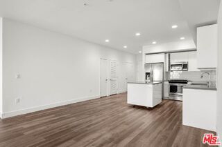 Foto del edificio - 1215 S Bedford Dr