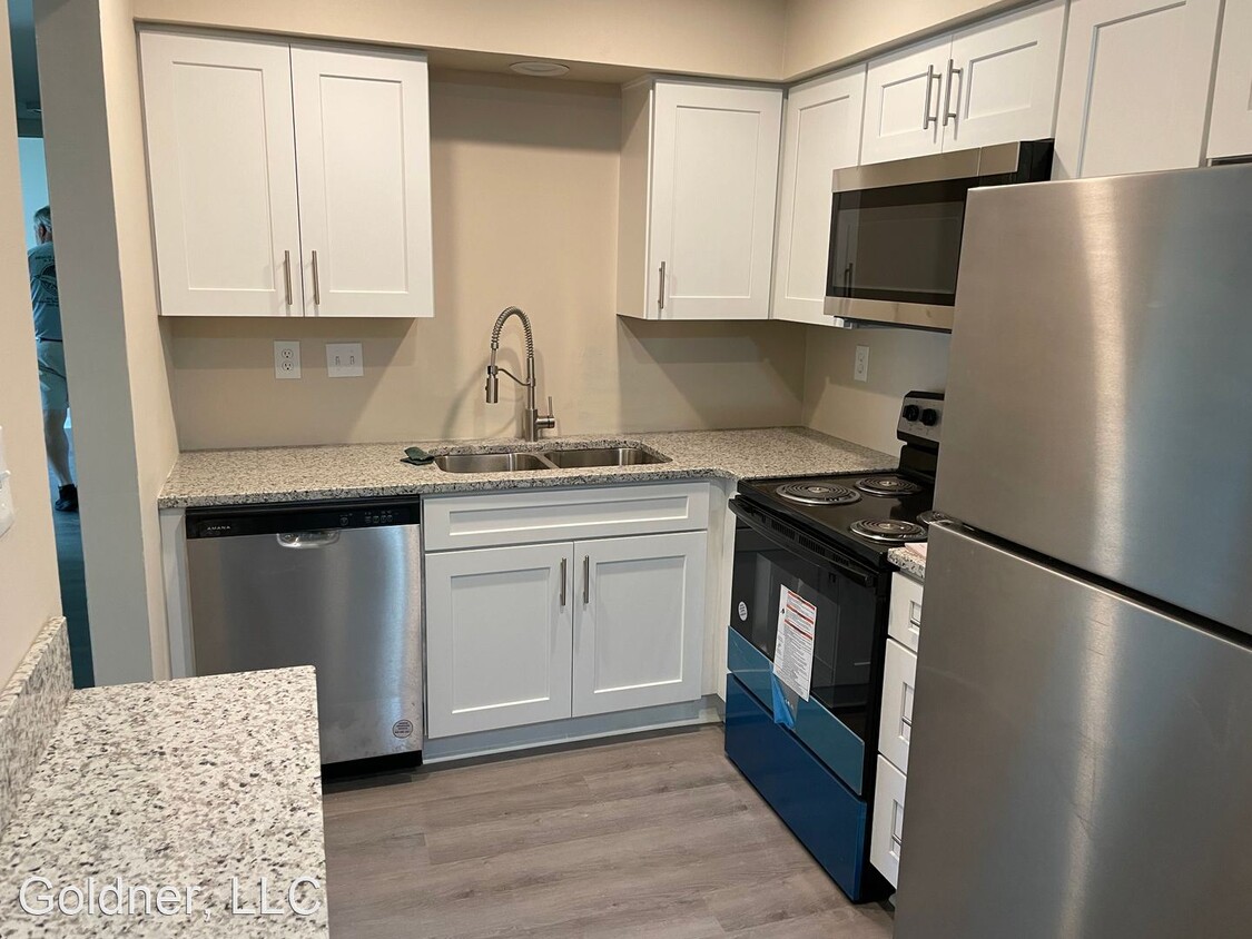 Primary Photo - 2 br, 1 bath Apartment - 1001- 1009 Indian...