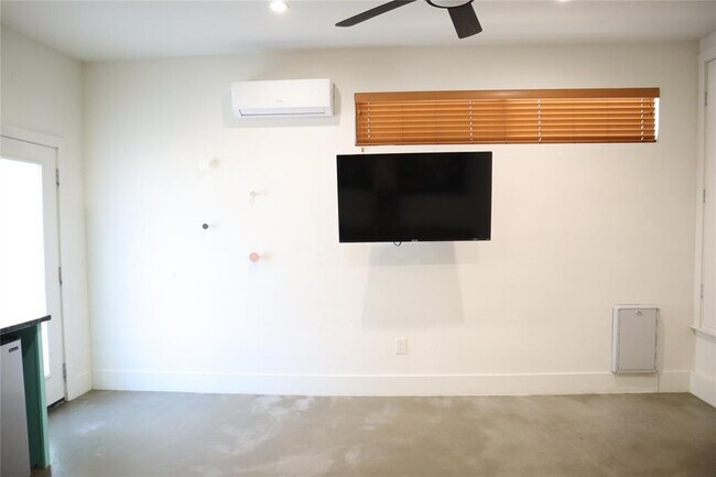 Foto del edificio - 2307 E 2nd St