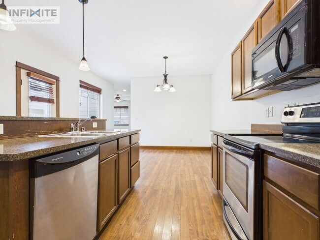 Foto del edificio - 1169 Forestglen Dr