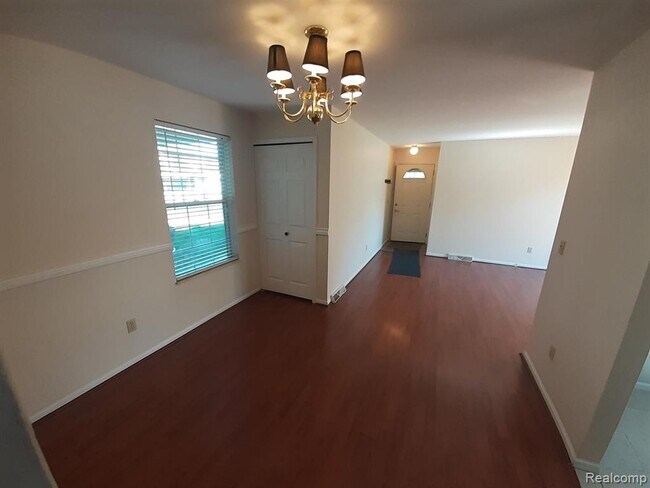 Building Photo - 224 Oakbrooke Dr