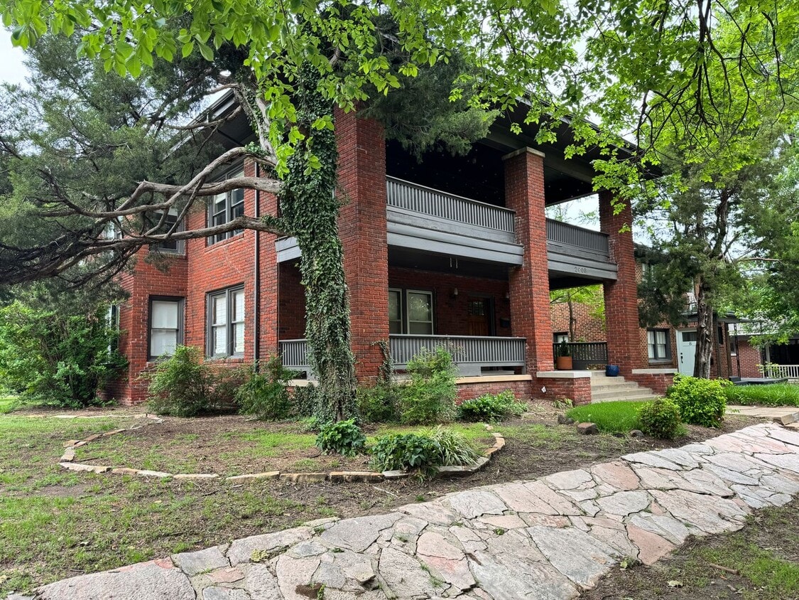 Primary Photo - 2903 N Robinson Ave