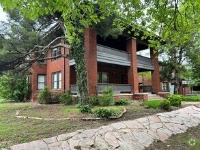 Building Photo - 2903 N Robinson Ave