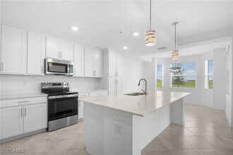 Building Photo - 15345 Grn Acrs Ave