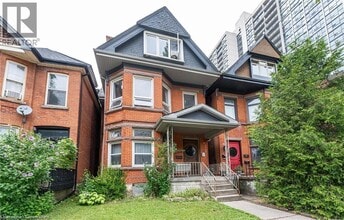 Building Photo - 122 Robinson St