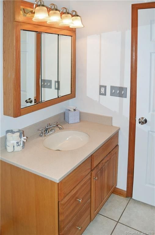 Primary Photo - 109 Meadow St