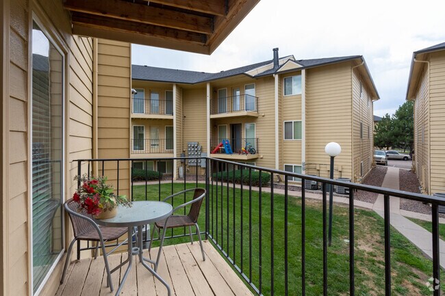 2BR, 1BA - 1000 SF - Colony Hills Apartments