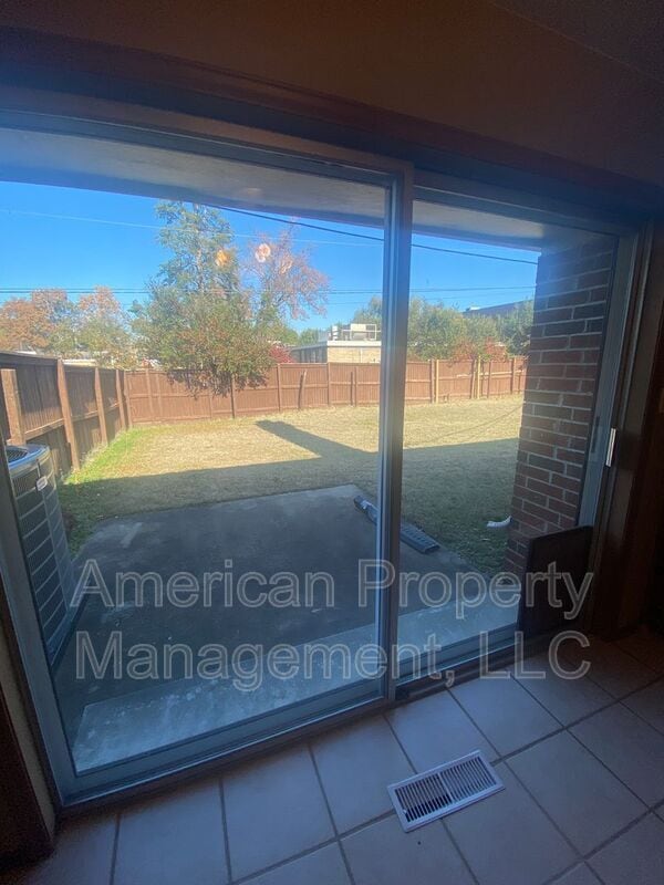 Building Photo - 2111 S Birmingham Ct