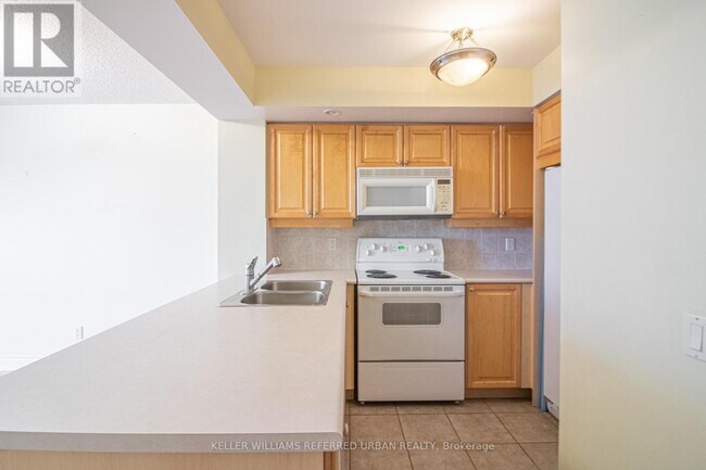 Building Photo - 5 Northtown Way