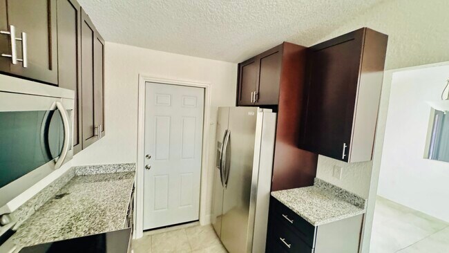 Foto del edificio - 225 Rail Ave