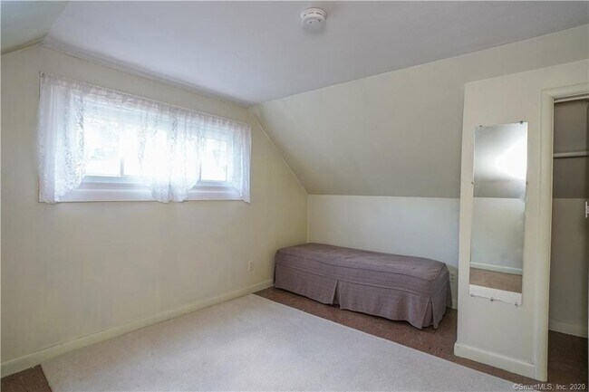 Bedroom 4 - 7 Douglas Cir