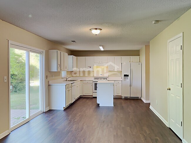 Foto del edificio - 1079 Chapel Creek Rd