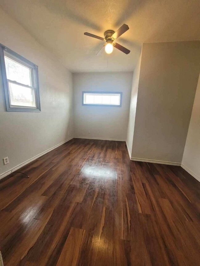 Building Photo - $649 - 1 bed 1 bath - Single Family Home