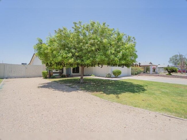 Building Photo - 2429 E Dahlia Dr