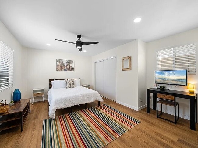 Unit #A Studio - 3121 Emerson St