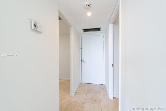 Building Photo - 780 NE 69th St 2306 Miami Fl 33138