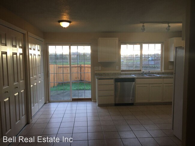 Building Photo - 3 br, 1.5 bath House - 4486 Fergus Ave