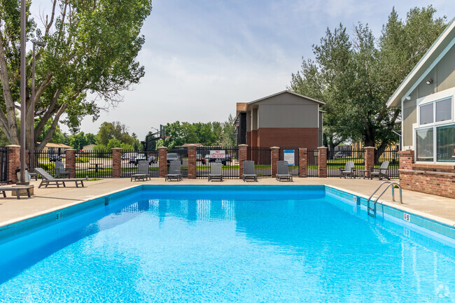 Piscina - Ramblewood Apartments