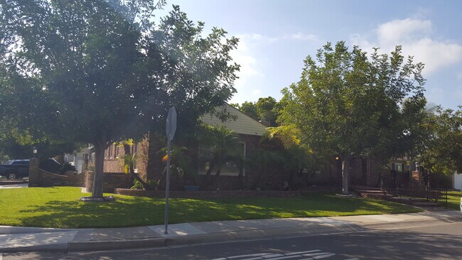 Building Photo - 4127 Ocana Ave