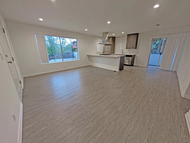 Foto del edificio - 520 N Virgil Ave
