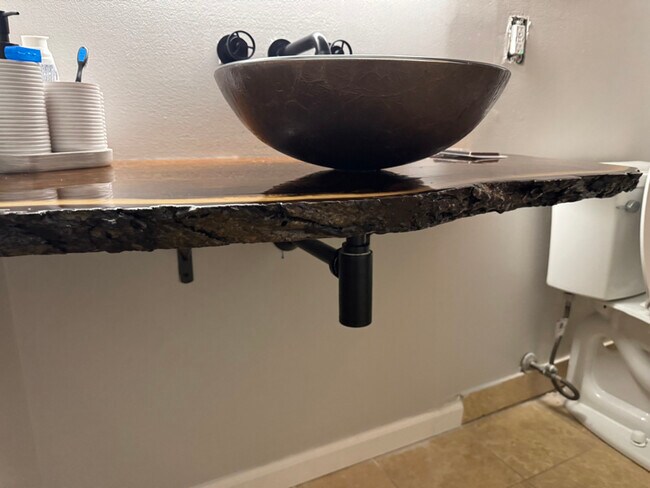 Foto del edificio - 1913 Newhaven Dr