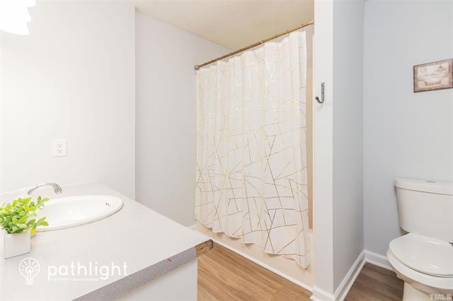 Foto del edificio - 1211 Carpenter Fletcher Road, Durham, NC, ...