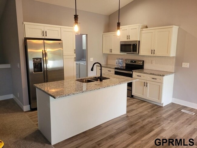 Foto del edificio - 3031 Lakeside Dr