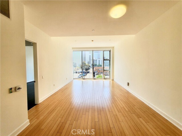 Foto del edificio - 3223 W 6th St